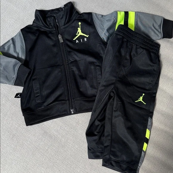 NEW Air Jordan sweatsuit